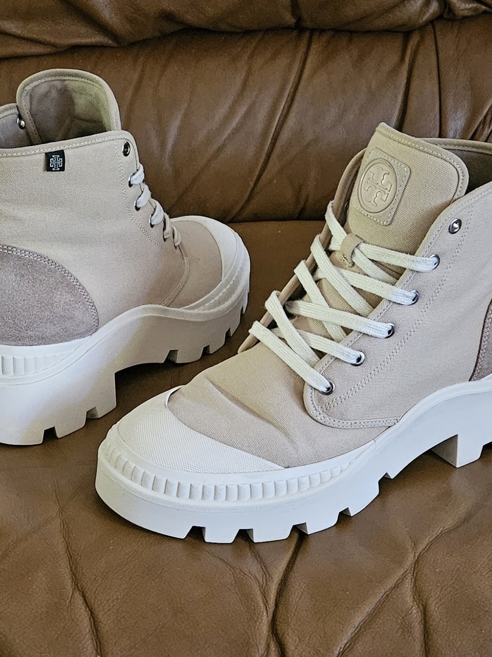 Men's Tory Burch Beige Canvas Lug-Sole High-Top Sneaker Boot Size 9